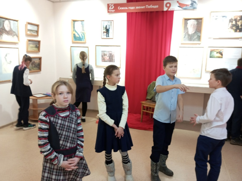 Посещение музейной комнаты народного художника А. П. Холмогорова.