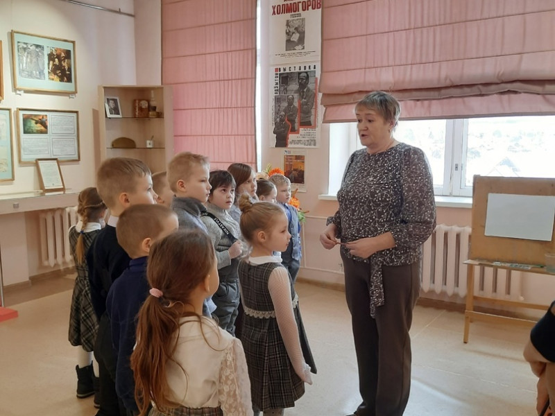 1 класса Июльской школы в музейной комнате прошла экскурсия.